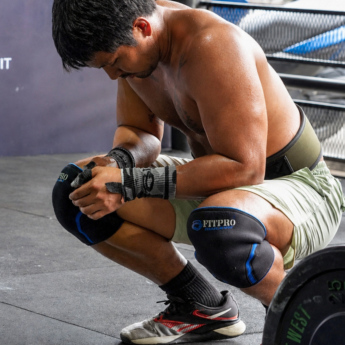 FITPRO Wrist Bands – ปลอกรัดข้อมือซับเหงื่อ (แพ็ค 2 ชิ้น) ซับเหงื่อได้ดี ช่วยลดเหงื่อไหลลงมือ เพิ่มความมั่นใจในการจับอุปกรณ์ เนื้อผ้านุ่ม สวมใส่สบาย ไม่ระคายเคืองผิว